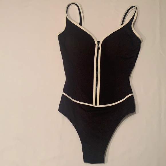 Classic Gottex one piece swim wear - Picture 4 of 12